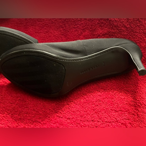 Elegantly Liz Claiborne Black Peep-Toe Heels - Picture 9 of 9